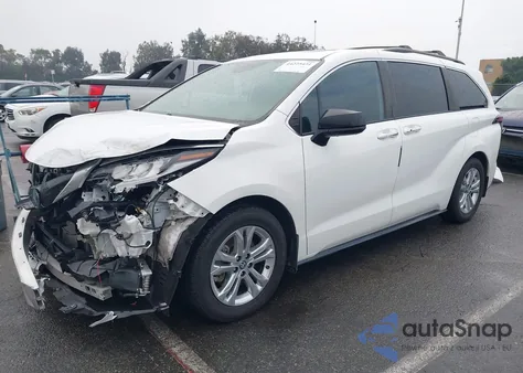 2022 Toyota Sienna Xse z USA, uszkodzony, nr VIN 5TDDSKFCXNS052653